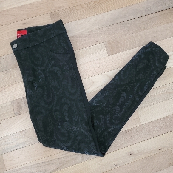 RED Saks Fifth Avenue women's pants. Size 6 - Picture 1 of 8